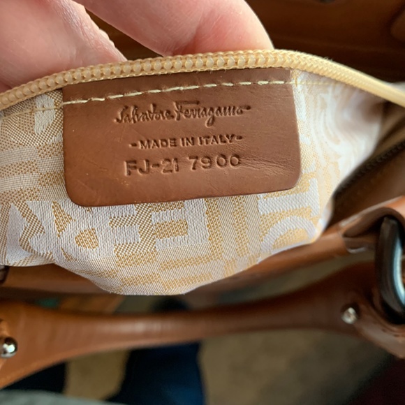 Salvatore Ferragamo Leather Shoulder Bad - Picture 8 of 8